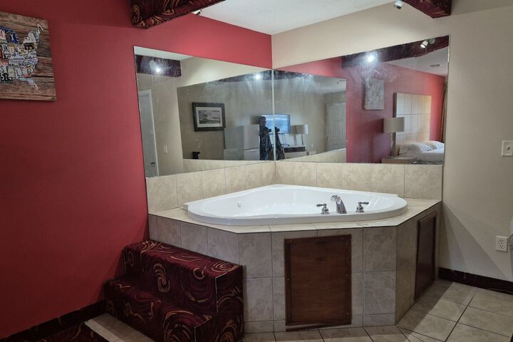 Hot Tub 38 of 47