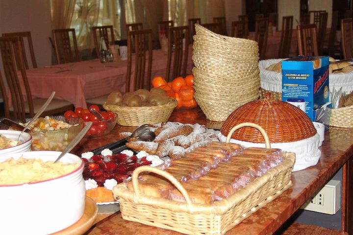 Dining 33 of 42