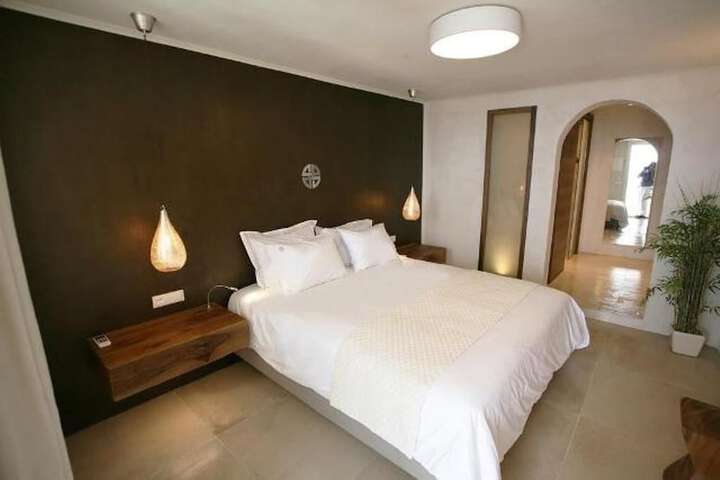 Room 16 of 62