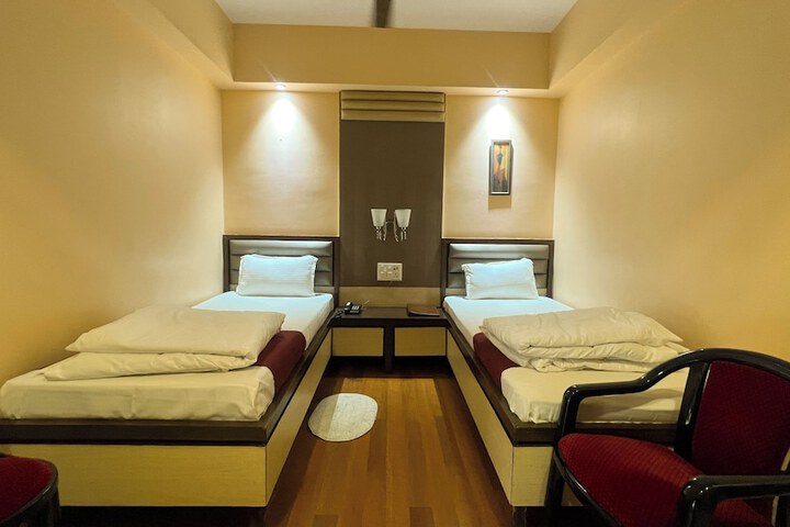 Room 4 of 13