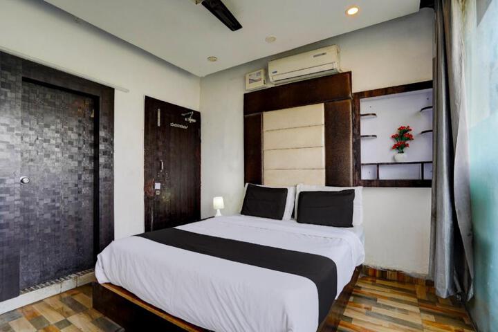 OYO 820262 OYO S R Hotel & Marriage Hall Near Chaudhary Charan Singh International Airport
