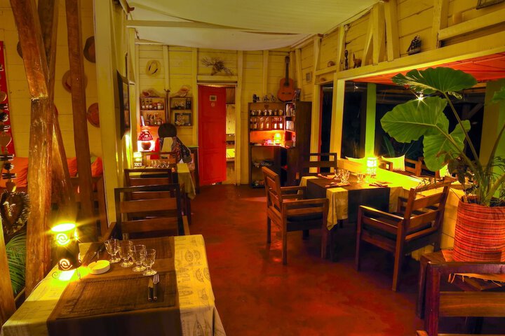 Dining 16 of 26