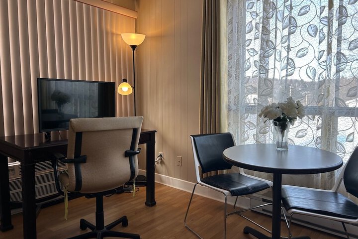 Room 6 of 19