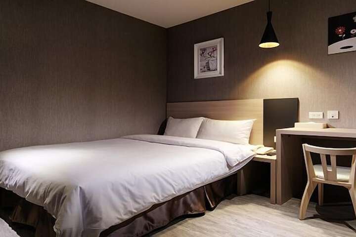 Room 6 of 38