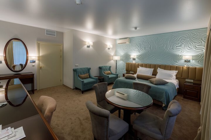 Room 12 of 79