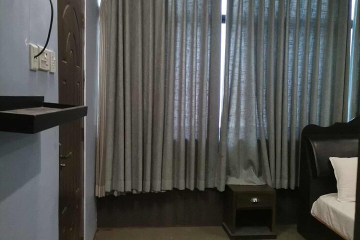 Room 9 of 46