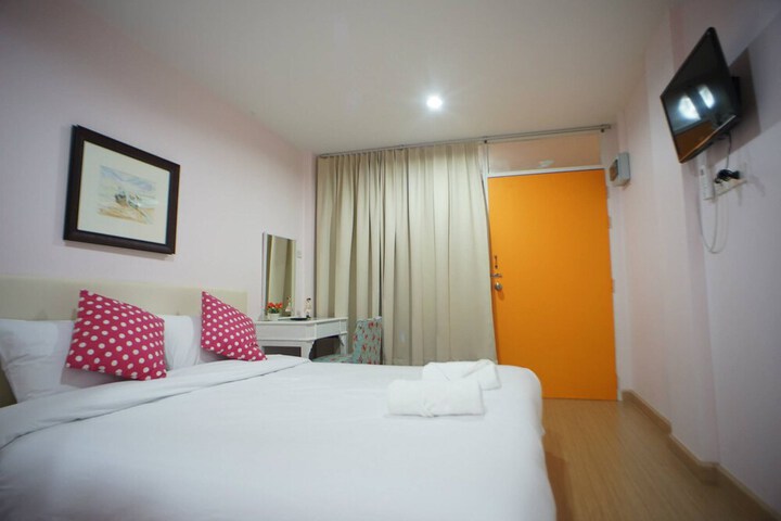 Room 7 of 18