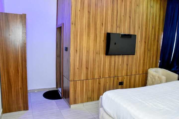 Room 3 of 18