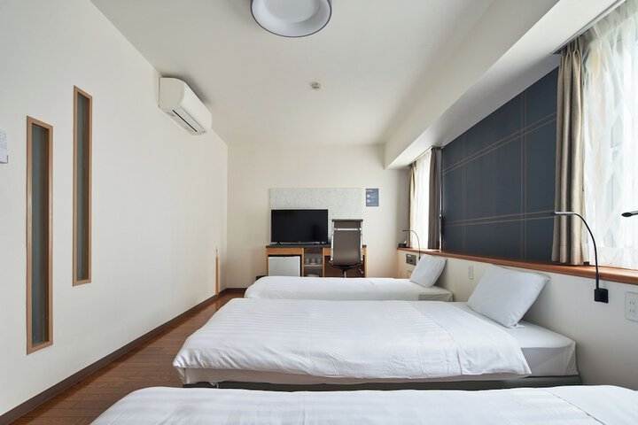 Room 6 of 53