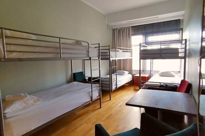 Room 9 of 40