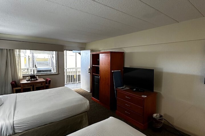 2 Queen Beds Mobility Accessible (1 of 37)