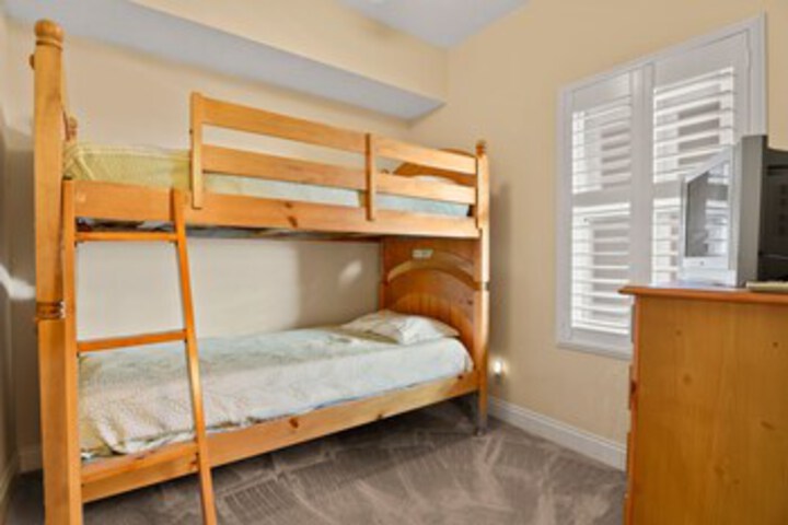 Room 102 of 109