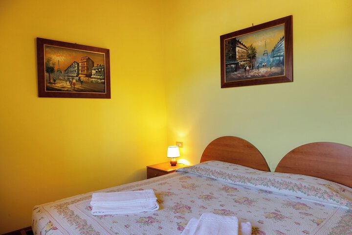 Room 6 of 52