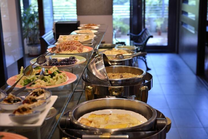 Dining 37 of 45