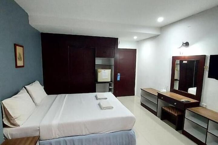 Room 32 of 48