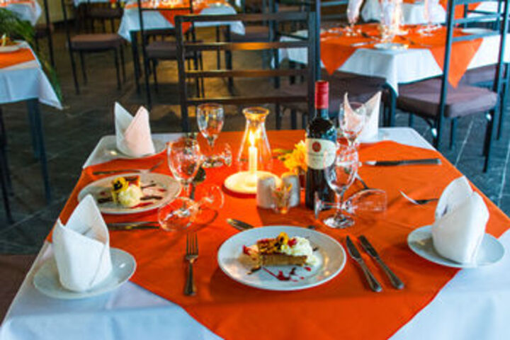 Dining 23 of 26