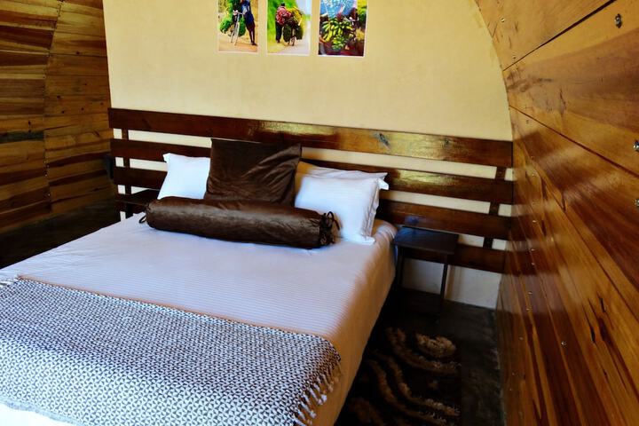 Room 2 of 10