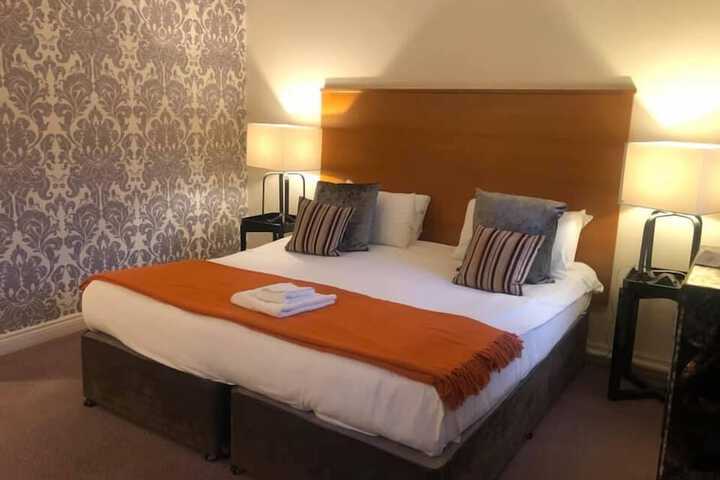 Room 10 of 34
