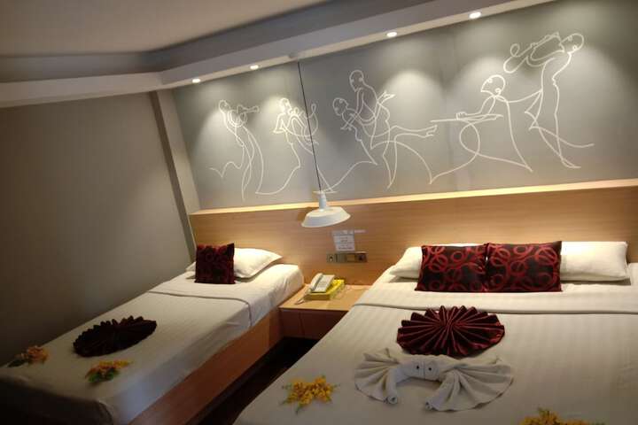 Room 11 of 30