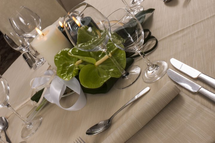 Dining 33 of 48