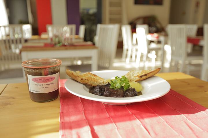 Dining 43 of 59