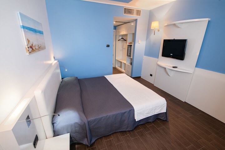 Room 11 of 44