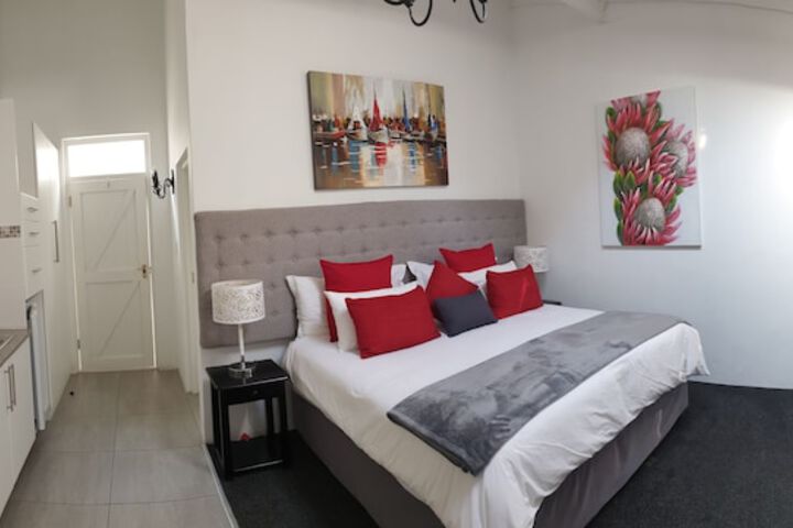 Room 5 of 16