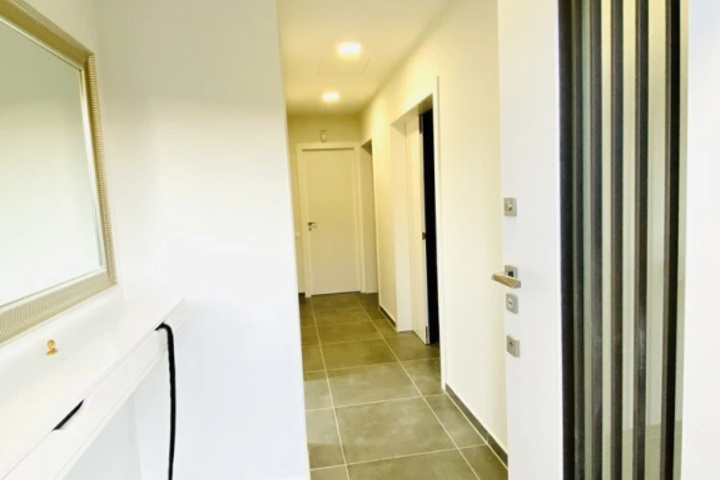 Room 12 of 22