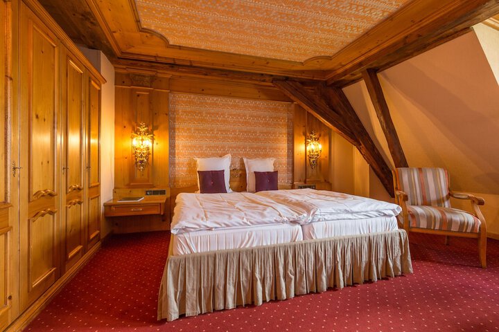 Room 5 of 28