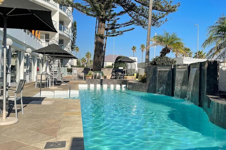 Pool 145 of 370