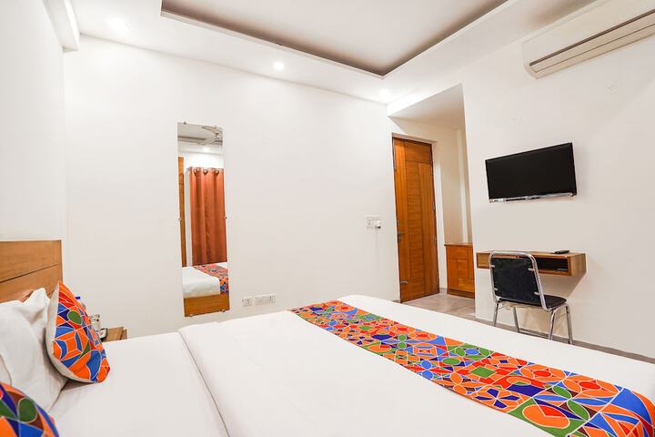Room 25 of 32