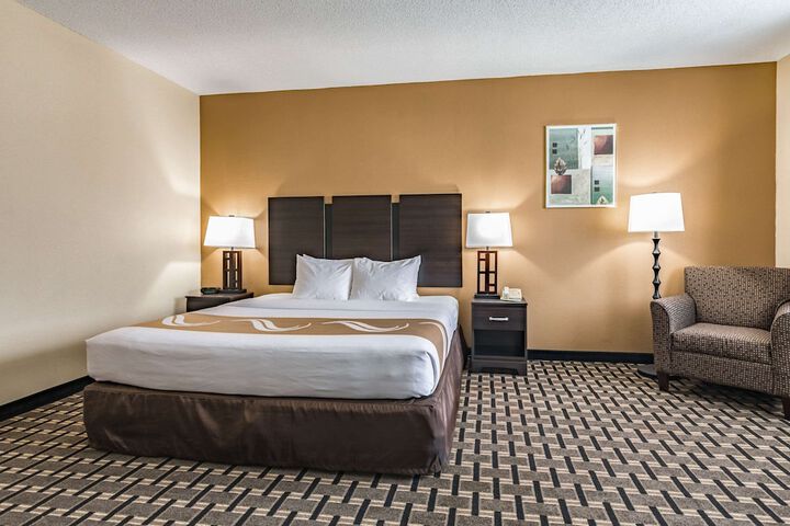 1 King Bed (9 of 13)