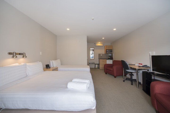 Room 4 of 82