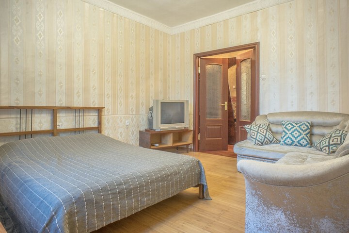 Room 9 of 17