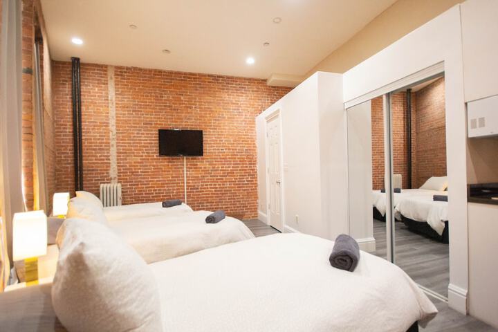 Room 42 of 121