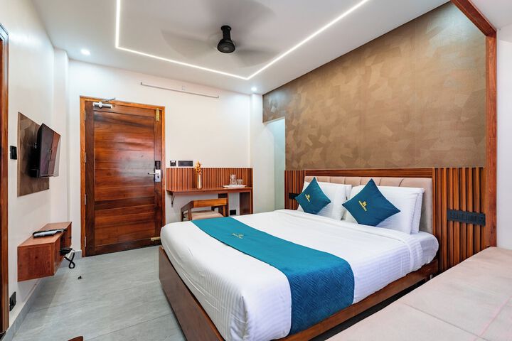 Room 8 of 19