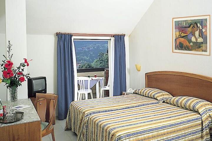 Room 4 of 30