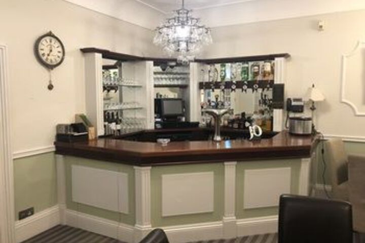 Lounge 77 of 109
