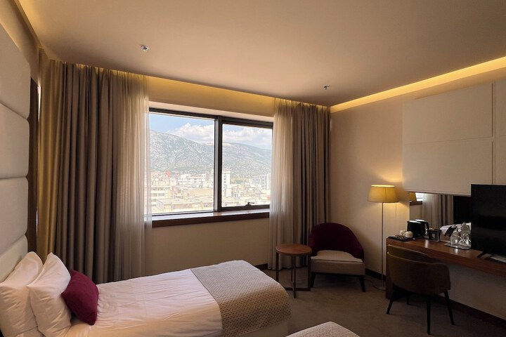 Room 49 of 146