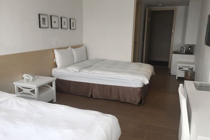 Room 27 of 123