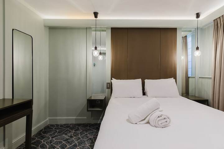 Room 28 of 263
