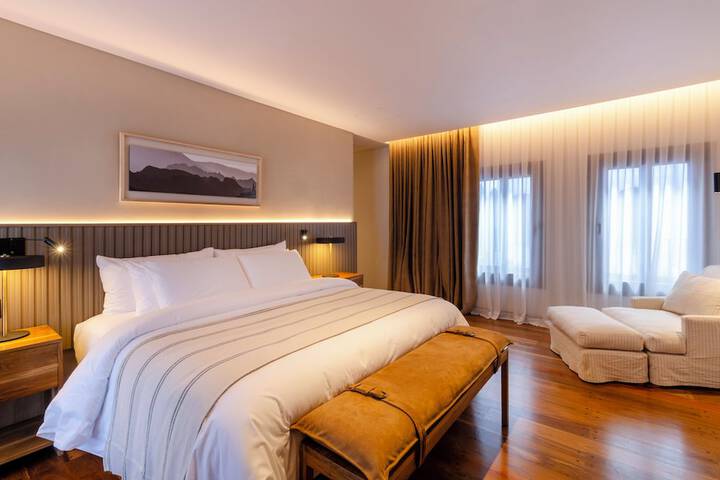 Room 12 of 32