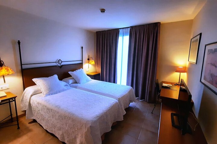 Room 25 of 76