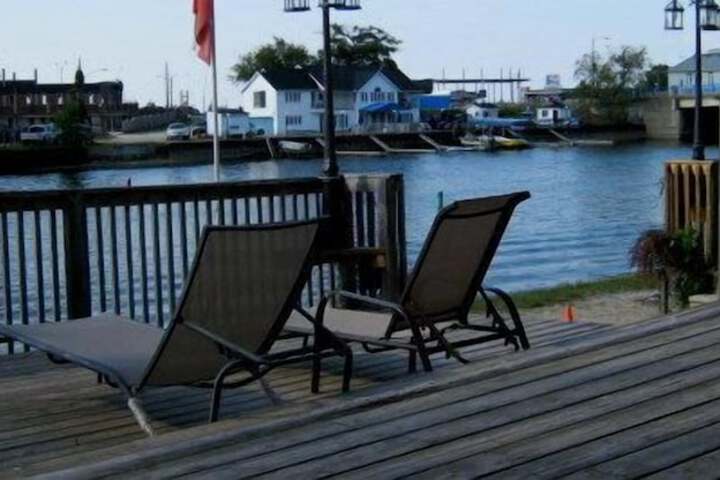 Sundeck 18 of 20