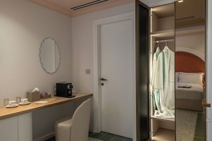 Room 4 of 41