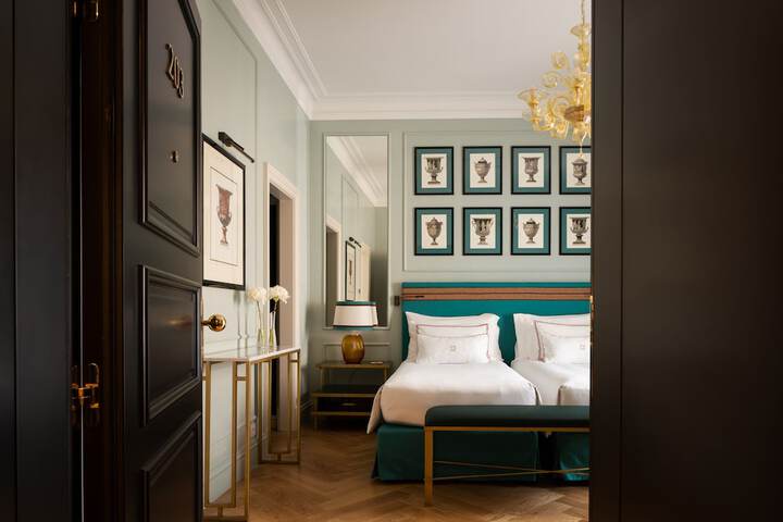 Room 42 of 90