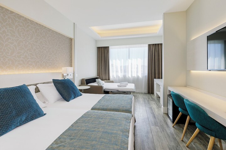 Room 6 of 98