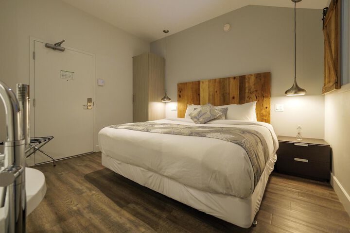 Room 12 of 69