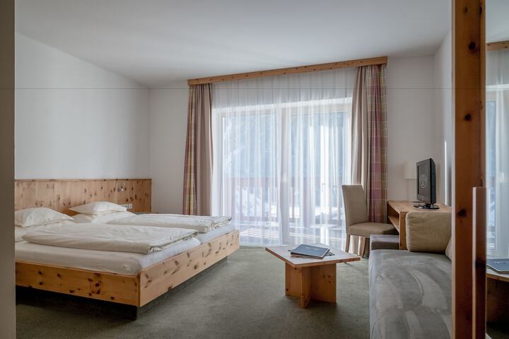Room 6 of 38