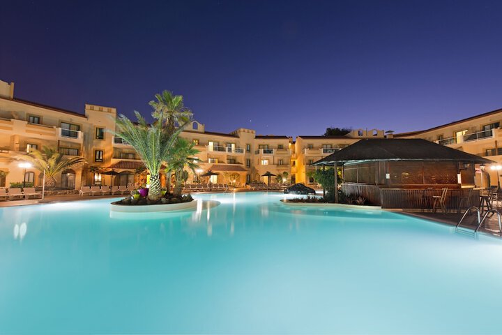 Hotel Pool
